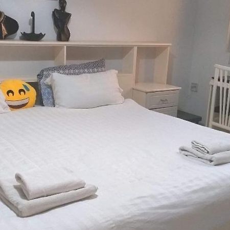 Private Room In Wonderful Sea View Apartment St. Paul's Bay Bilik gambar